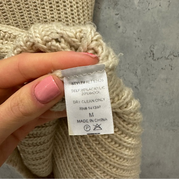 Women's Cream Sleeveless Turtleneck Sweater - Picture 6 of 6